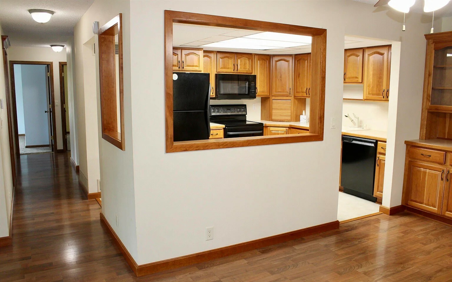 514 East Olive Street, Marshalltown, IA - 2,000 USD/ month