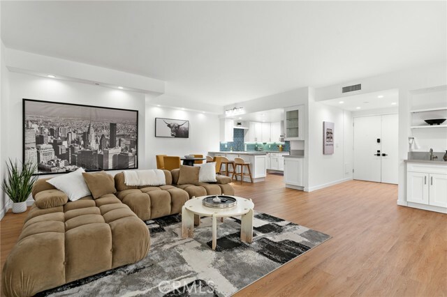 321 San Vicente Boulevard, Los Angeles, CA - 4,500 USD/ month