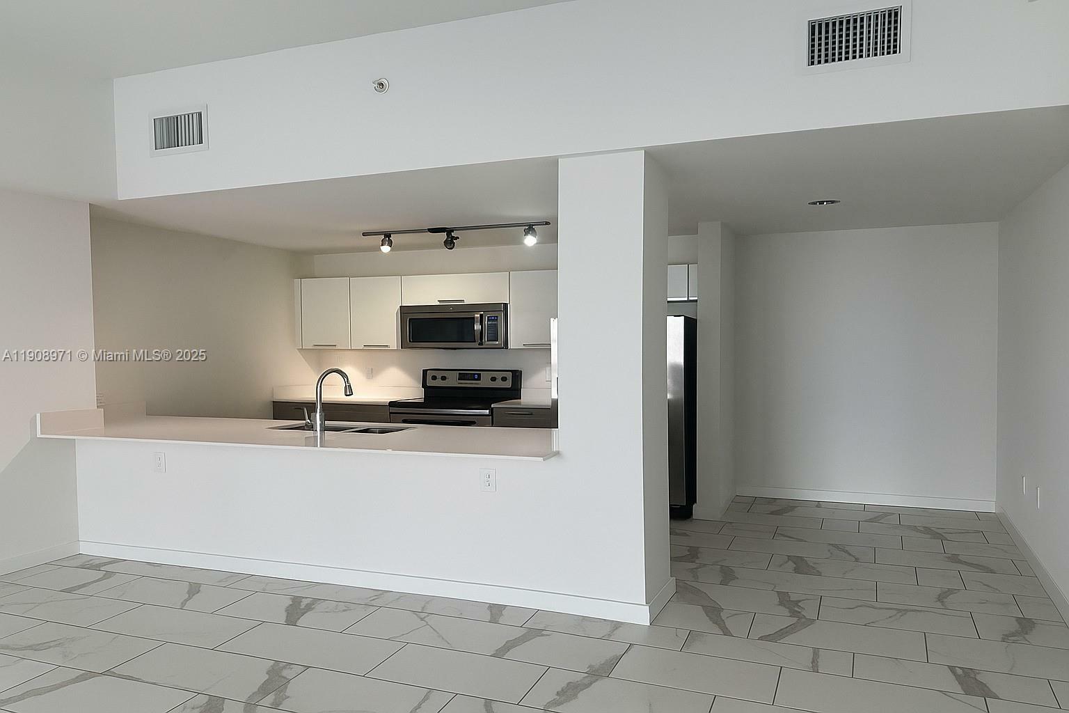 101 East Camino Real, Boca Raton, FL - 5,299 USD/ month