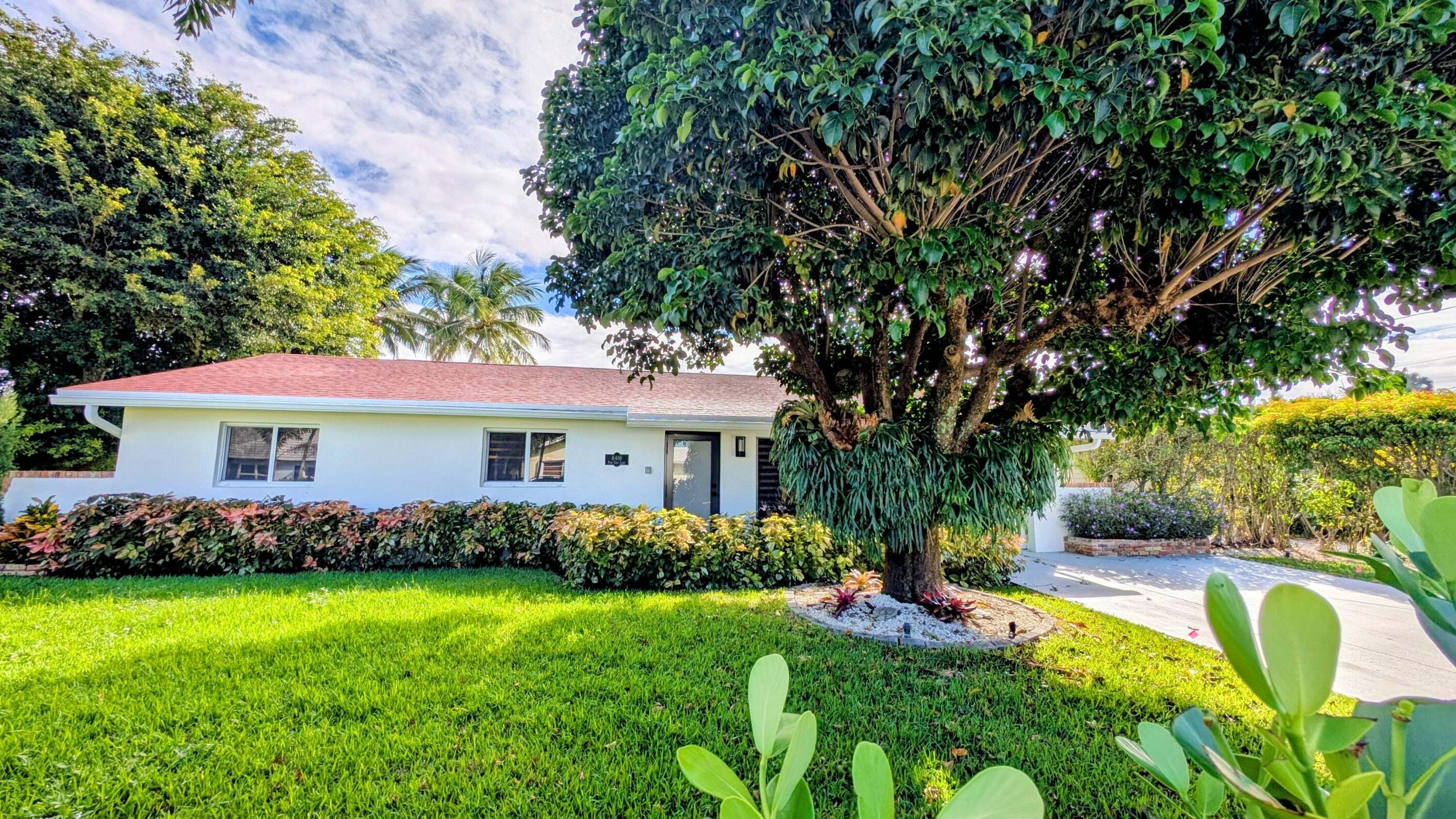 8416 Pine Tree Lane, West Palm Beach, FL - 12,500 USD/ month