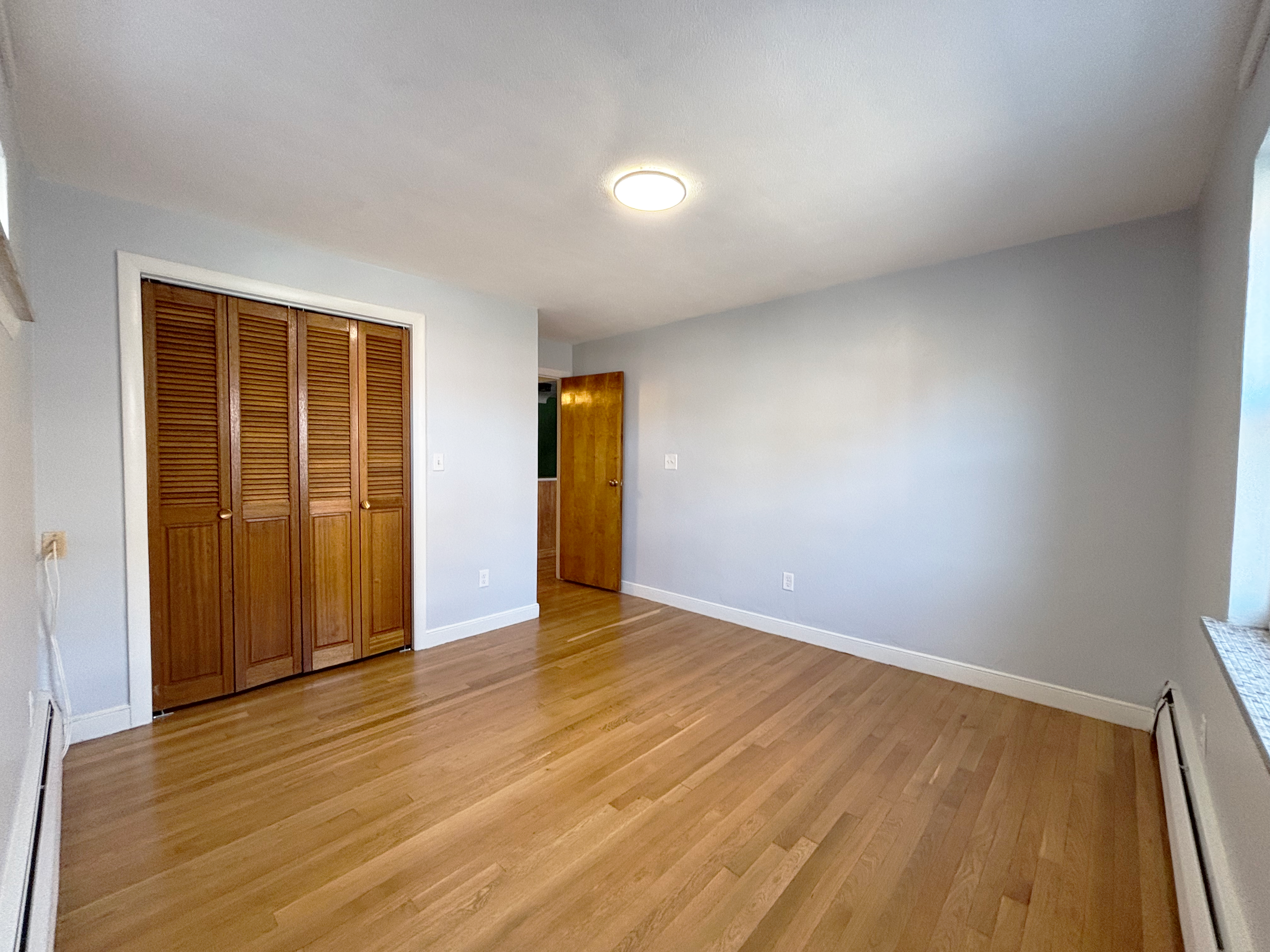 7 Commonwealth Court - 2,350USD / month