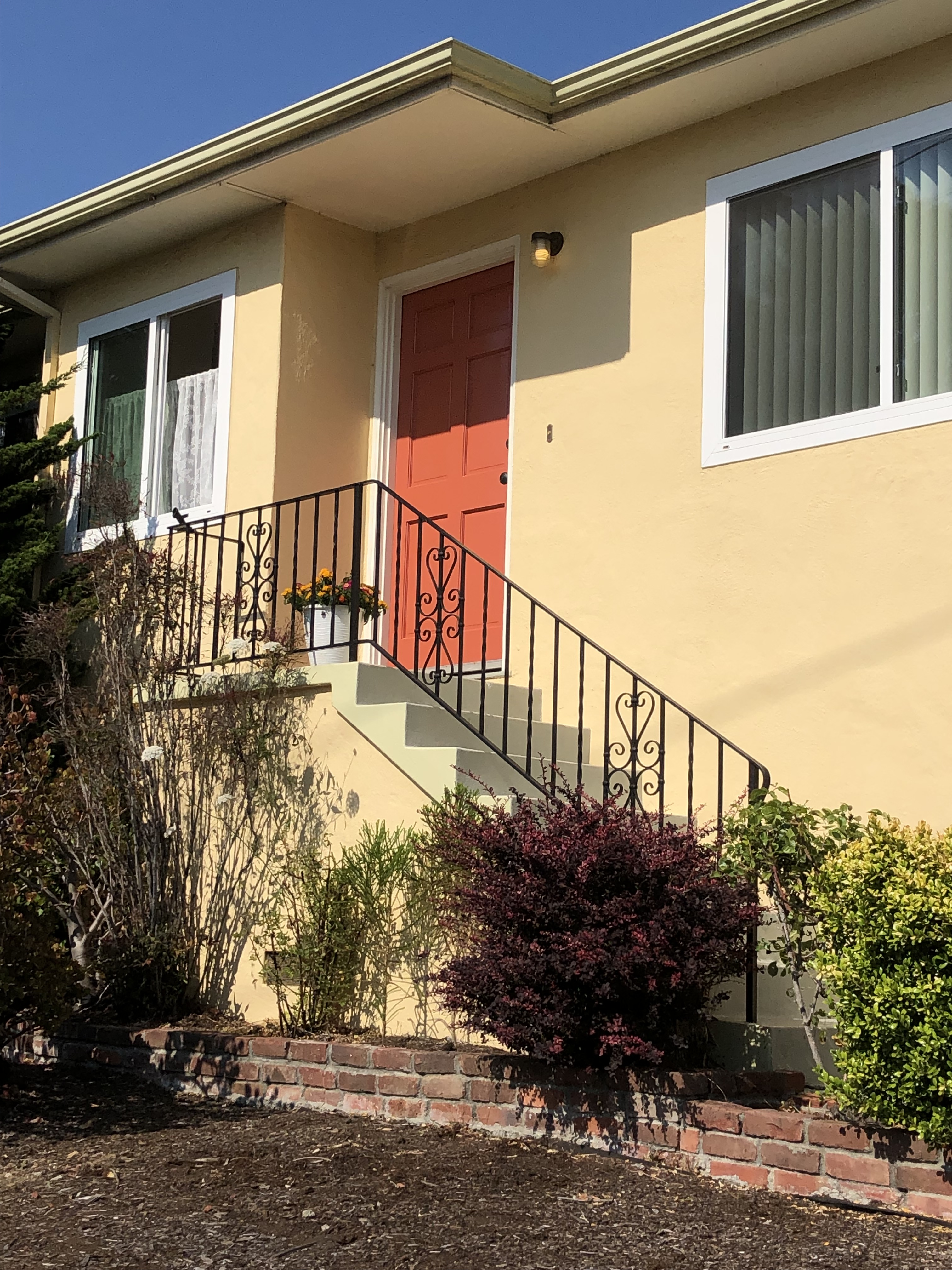 708 Liberty Street, El Cerrito, CA - 2,275 USD/ month