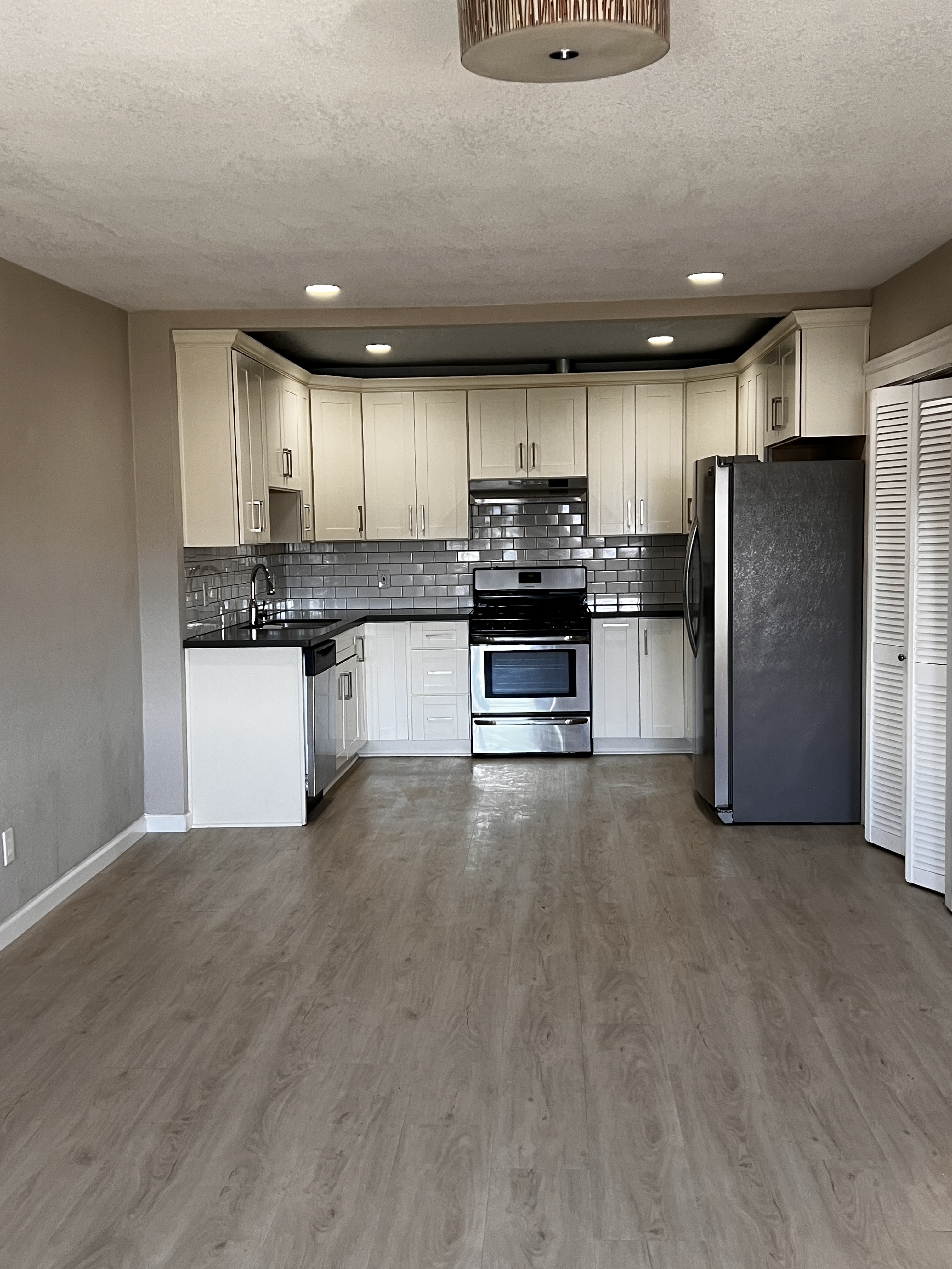 1354 Palou Avenue, San Francisco, CA - 3,700 USD/ month