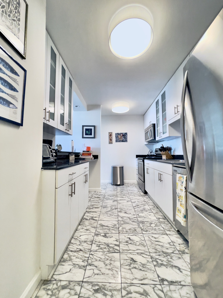 2040 Franklin #1105 - 6,500USD / month