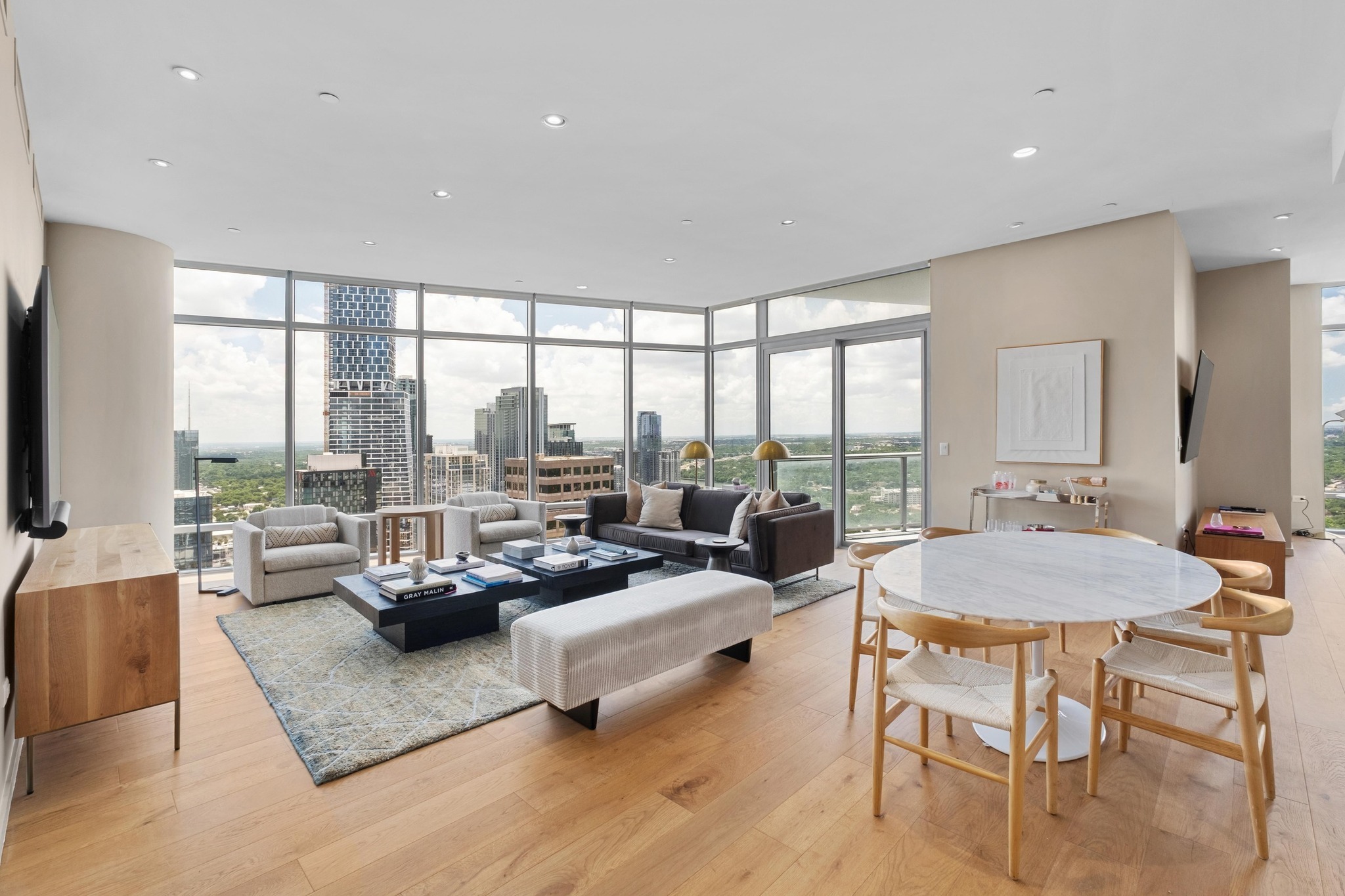 200 Congress Avenue - 25,000USD / month