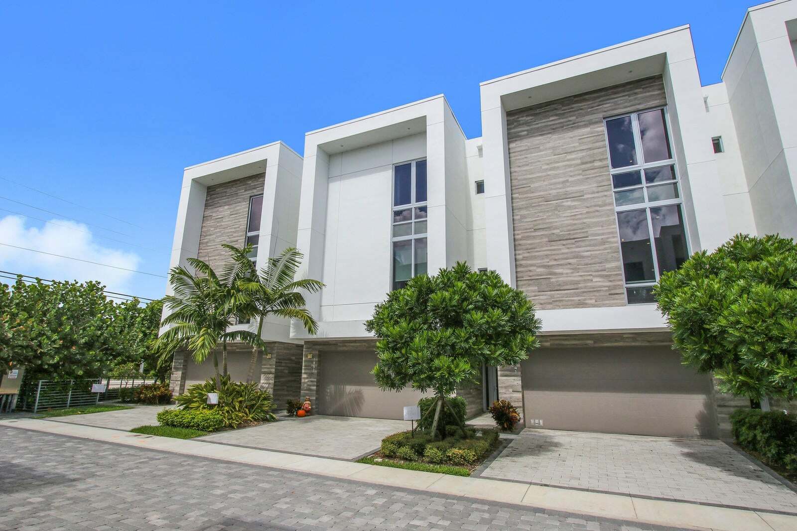 1841 Northwest 42nd Drive, Boca Raton, FL - 7,790 USD/ month
