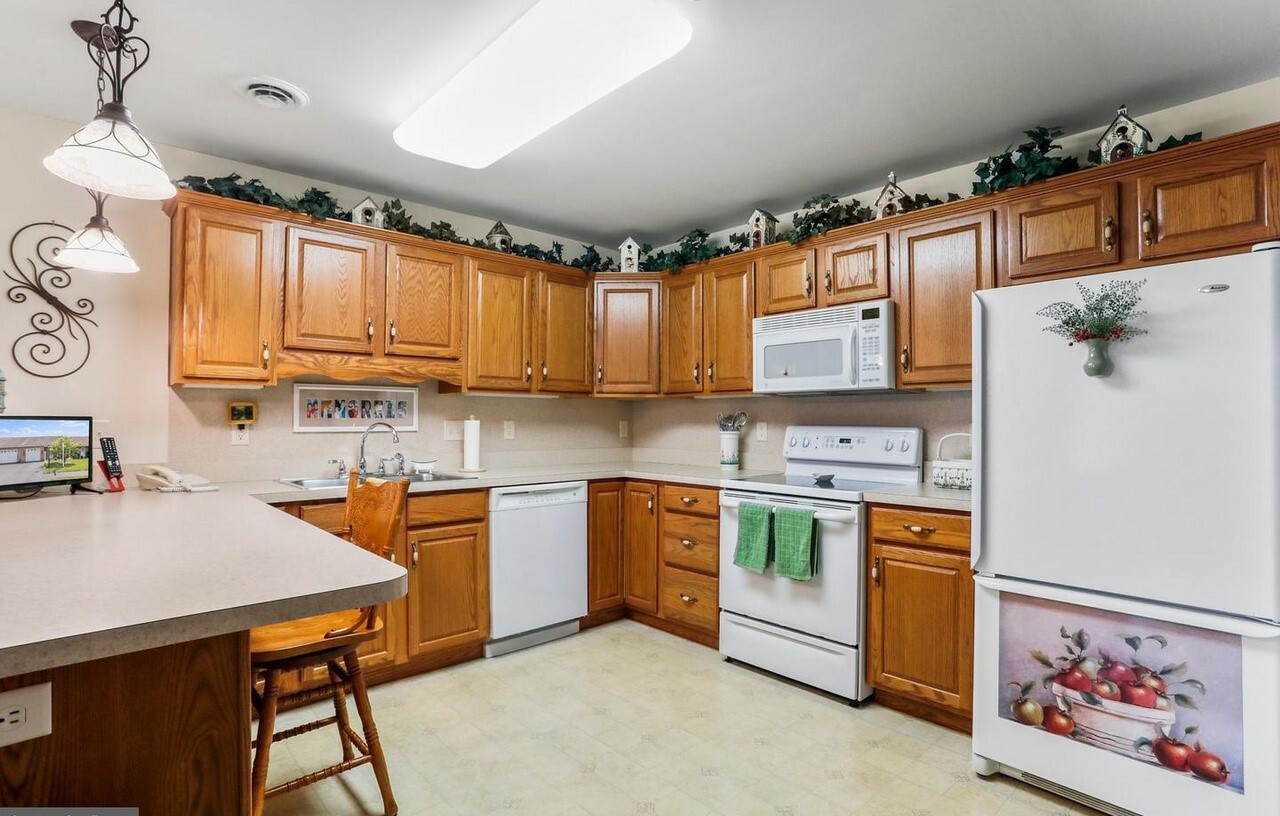 372 Winding Oak Drive, Hagerstown, MD - 1,950 USD/ month