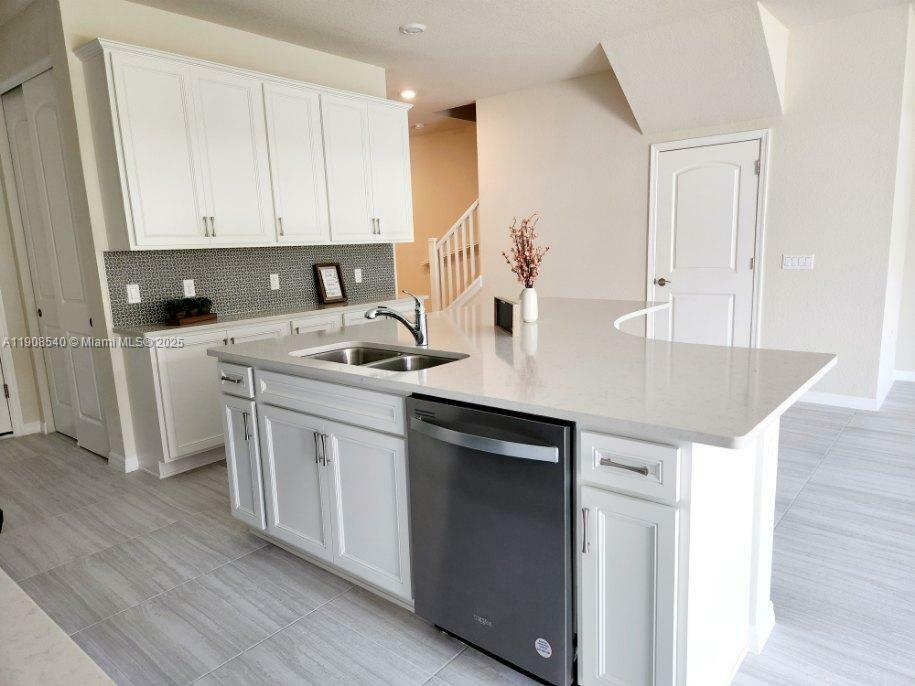 8189 Cinch Way, Greenacres, FL - 3,500 USD/ month